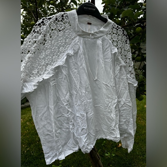 FREE PEOPLE Little Bit of Love White Ruffled Blouse Top, Sz L - Picture 6 of 15